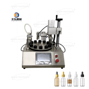 Enchimento pequeno giratório e máquina tampando do perfume